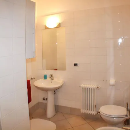 Spacious In The Heart Of - 2 Bedrooms Apartment Bologna
