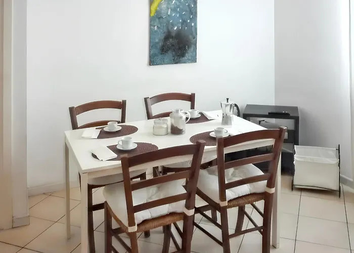 Spacious In The Heart Of - 2 Bedrooms * بولونيا