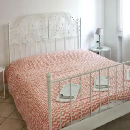 Spacious In The Heart Of - 2 Bedrooms *