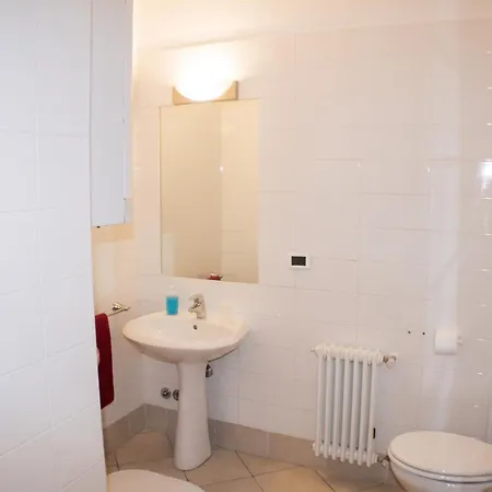 Spacious In The Heart Of - 2 Bedrooms Appartement