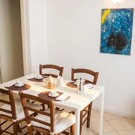 Spacious In The Heart Of - 2 Bedrooms *