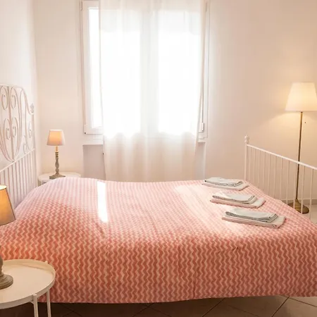Spacious In The Heart Of - 2 Bedrooms Bologne