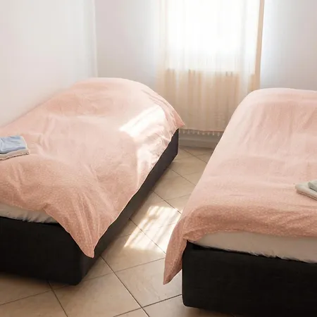 Spacious In The Heart Of - 2 Bedrooms Appartement *