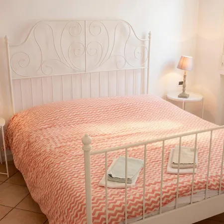 Spacious In The Heart Of - 2 Bedrooms *