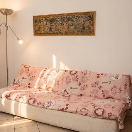 Spacious In The Heart Of - 2 Bedrooms *