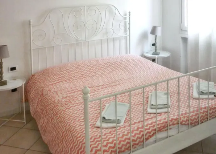 Spacious In The Heart Of - 2 Bedrooms *