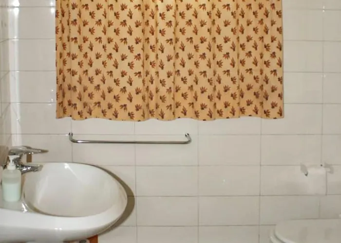 Spacious In The Heart Of - 2 Bedrooms *